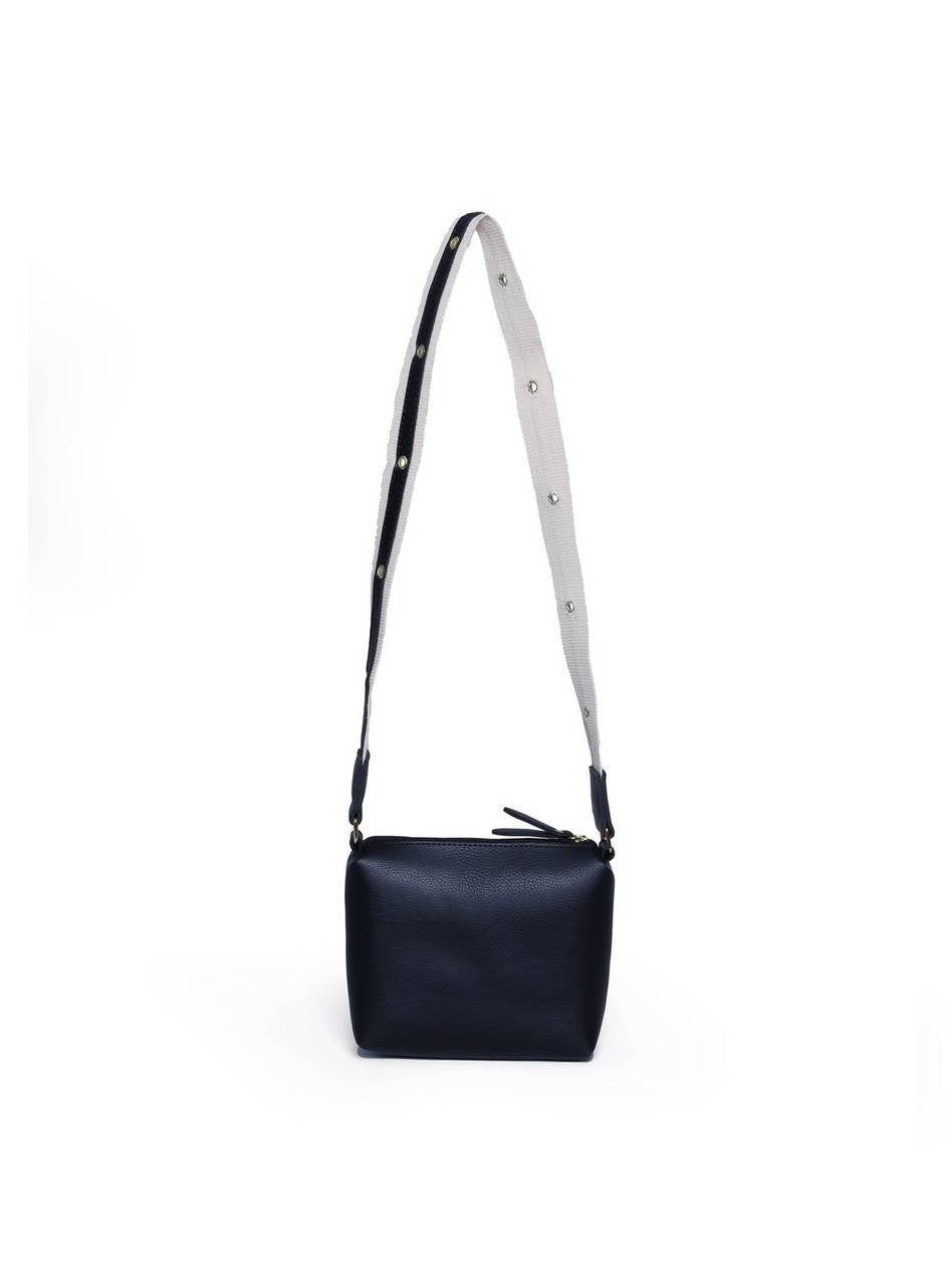 Bolsa Carteiro Tiracolo Sintético Alça com Ilhós Preta - BSI-5968 - PR BSI-5968 - PR