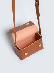Bolsa Feminina Transversal Detalhes Rebite Lateral Castor BSI-5888 - CS