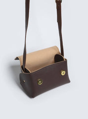 Bolsa Feminina Transversal Detalhes Rebite Lateral Cacau BSI-5888 - CA