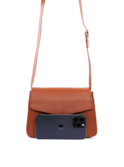 Bolsa Transversal com Aba em Material Tecnológico BSI-6531 - CS
